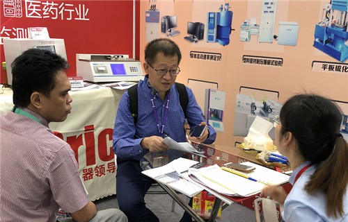 展會(huì)第二天888.jpg 展會(huì)第二天888.jpg